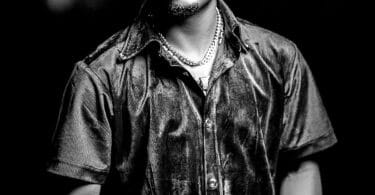 MP3 DOWNLOAD Foby - Holding On