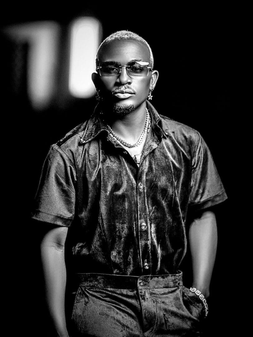 MP3 DOWNLOAD Foby - Holding On