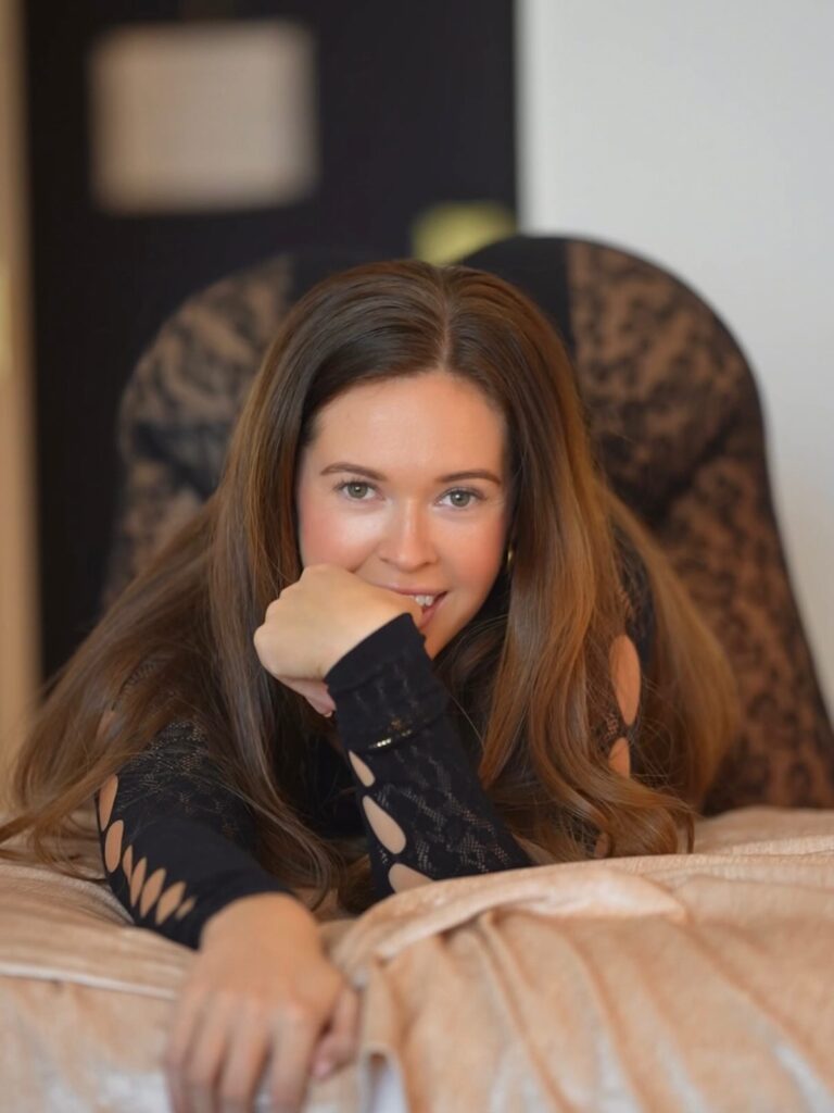 Best 10 Romantic Photos of Rose Hart