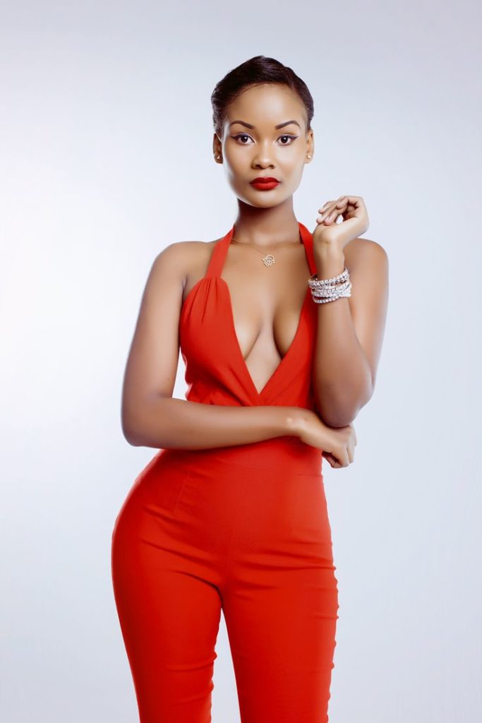 NEW HOT PHOTOS OF HAMISA MOBETTO, SO SEXY AND BEAUTIFUL.