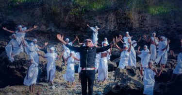MP3 DOWNLOAD Q Chief - Papa God