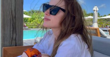 Phoebe Dynevor Net Worth 2023