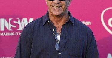 Mel Gibson Net Worth 2024: Earnings, Salary & Investments
