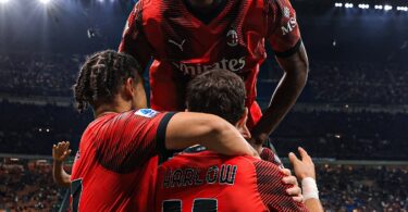 Ac Milan kuvaa jezi zenye majina ya mama zao
