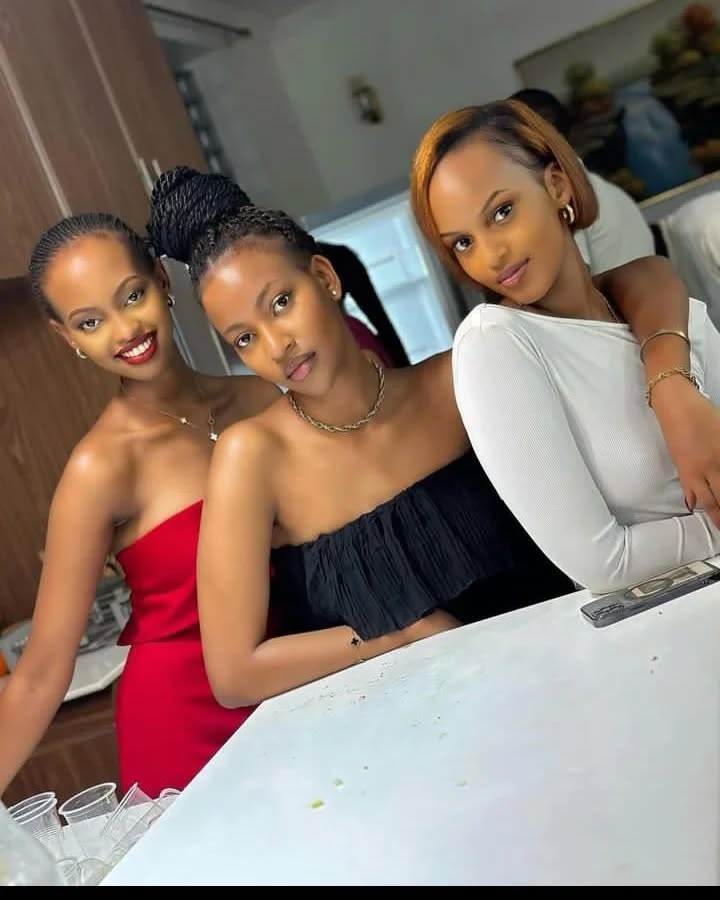 Mama Na Binti Yake Na Mdogo Wake