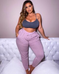 Best 10 Romantic Photo of Hannah Olivia